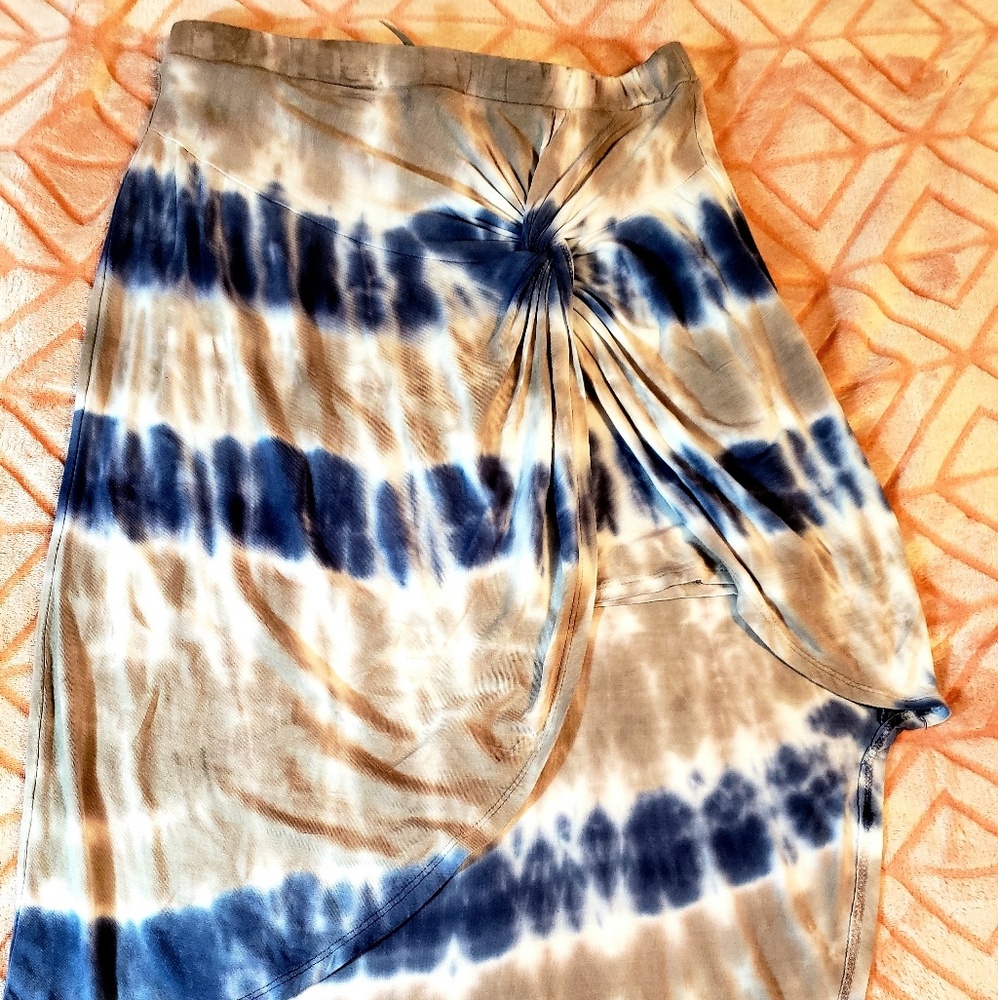 BNWT! WOMEN TIE DYE MIDI SKIRT
